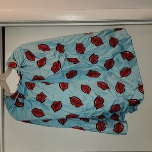 Lady vintage kisses/red lips print  skirt size small with pockets